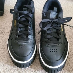 Puma women's sneakers 5.5